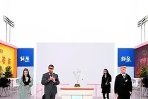 综艺剪辑争议追踪封面：时间轴上散落的镜头缩略方格