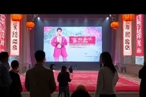 剧集番位争论复盘封面：定档海报的署名排版局部