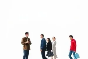 粉丝后援会账目之争封面：三份明细表格并排的俯拍构图